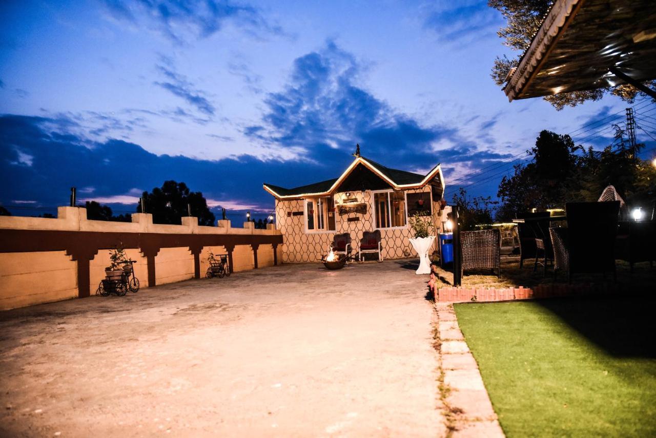 Republika Central Hotel Abbottabad Exterior photo