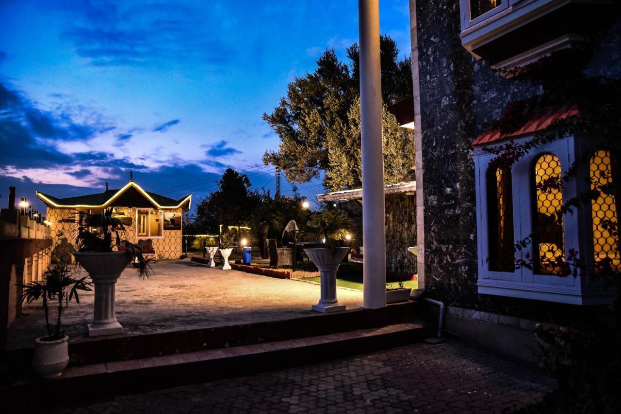 Republika Central Hotel Abbottabad Exterior photo